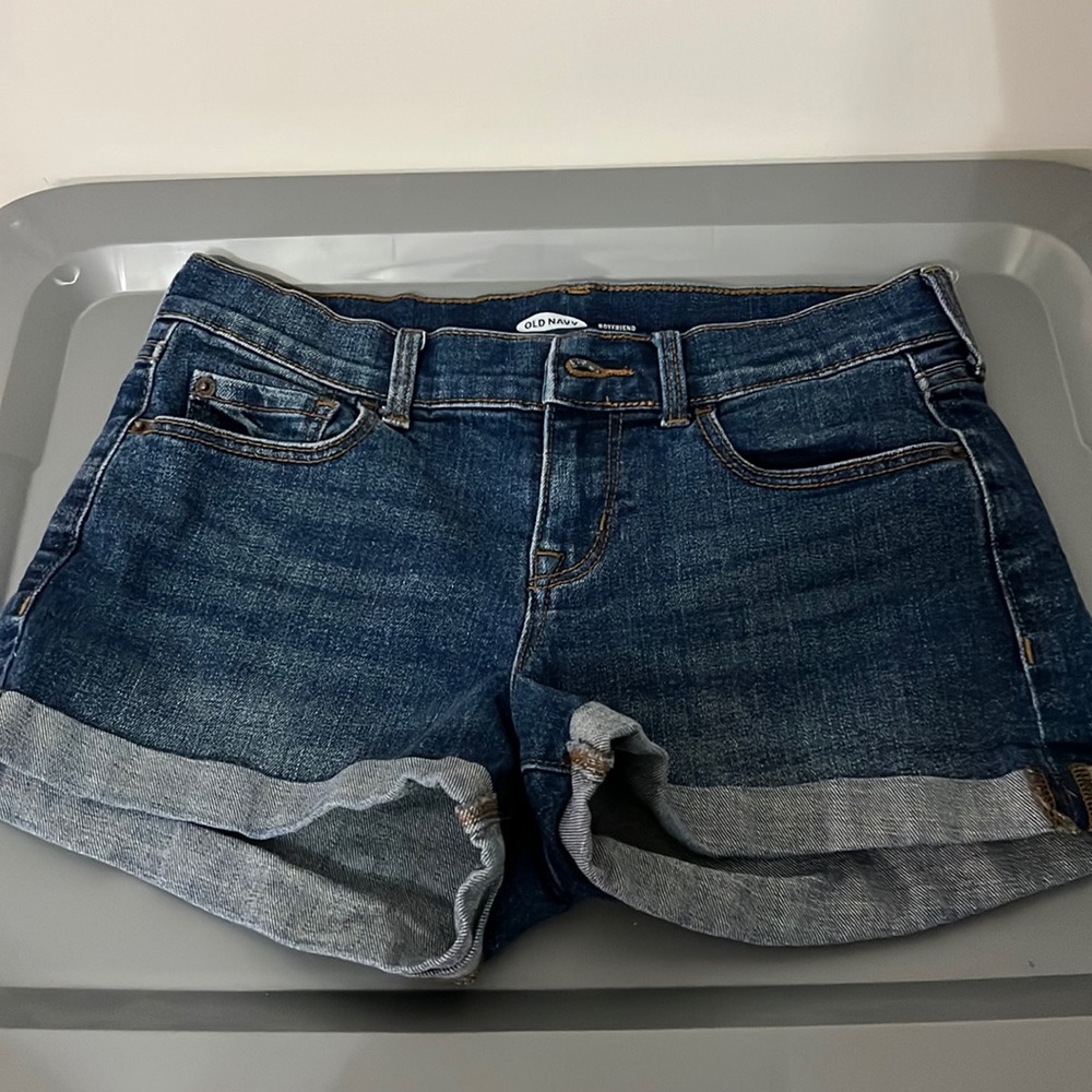 Women’s/juniors blue jean shorts.